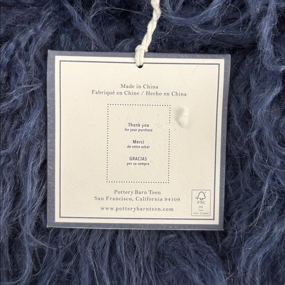 NWT POTTERY BARN DORM TEEN MONGOLIAN FAUX FUR THROW BLANKET NAVY BLUE 60X45 INCH - Picture 4 of 5